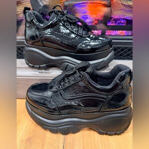 Platform Chunky Lace-Up Sneakers in Black